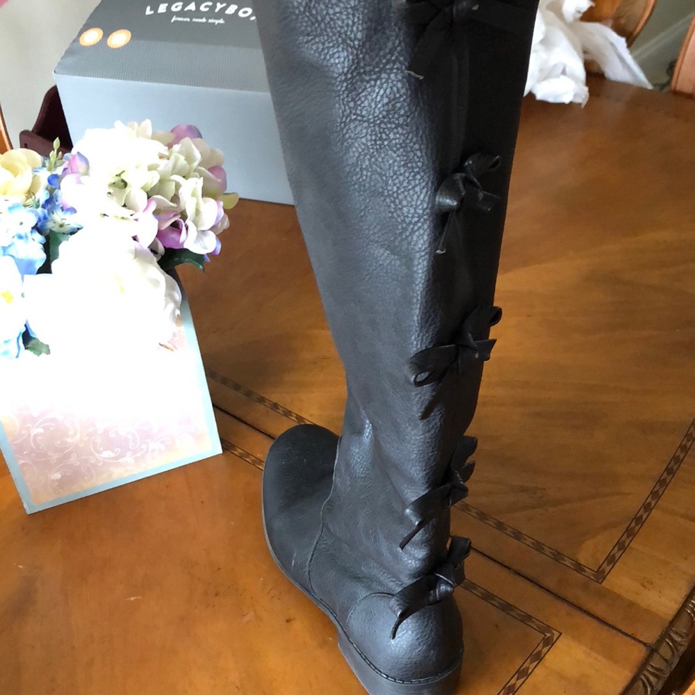 Black bow knee-high boots